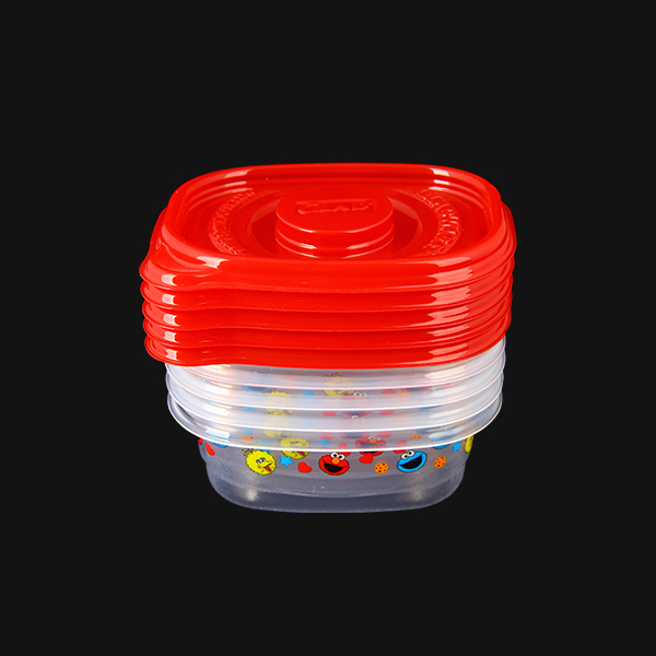 Plastic crisper